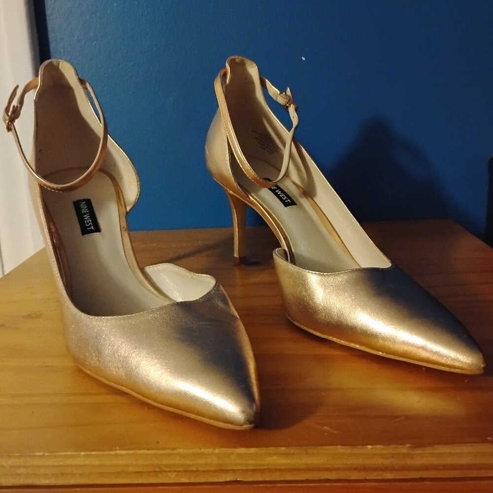Nine west Gold metallic leather pumps sz 11M